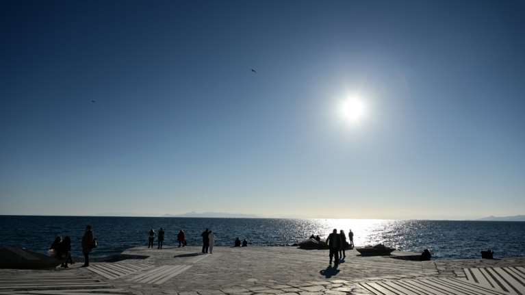 Καιρός: Σκόνη, άνεμοι και θερμοκρασίες έως 23 βαθμούς σήμερα