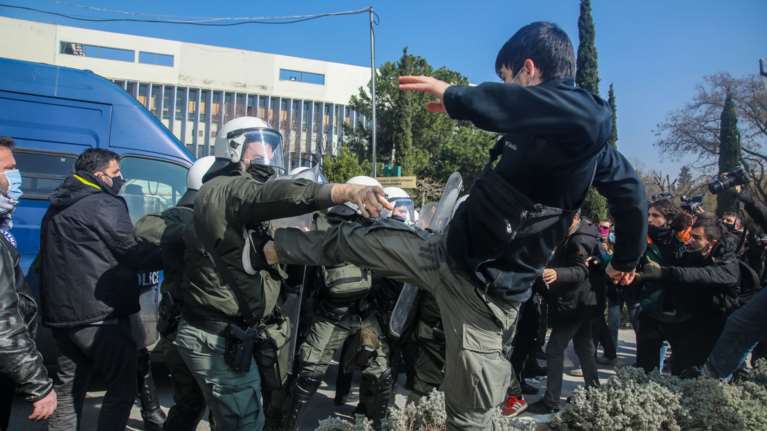 Στον εισαγγελέα οι 31 συλληφθέντες φοιτητές για τα επεισόδια στο ΑΠΘ
