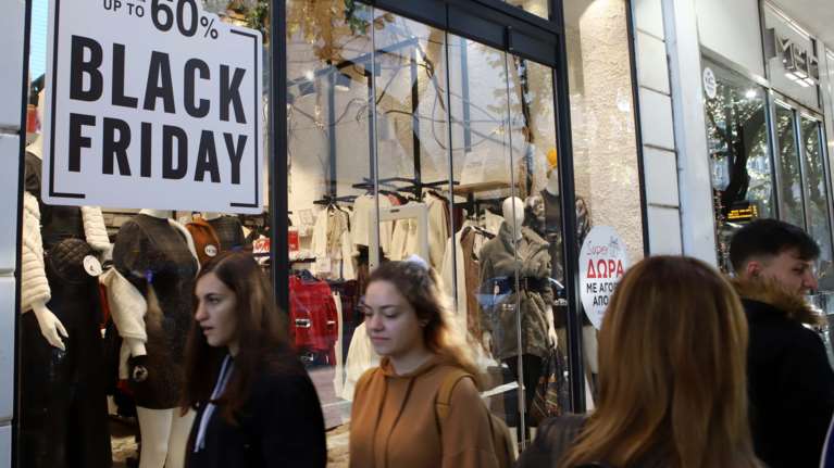 Black Friday: Το 59% των καταναλωτών θα πραγματοποιήσει χριστουγεννιάτικες αγορές