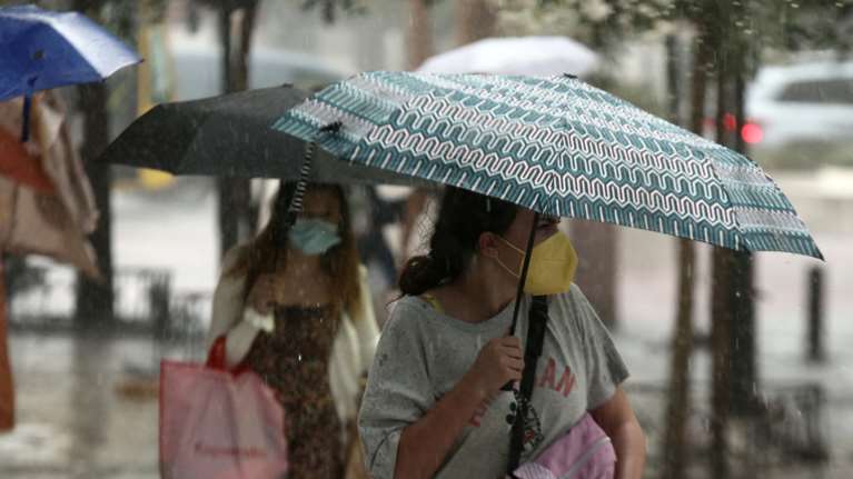 ΕΜΥ - Εκτακτο δελτίο: Βροχές, μπόρες και χαλάζι μέχρι το Σάββατο το βράδυ- Ρεκόρ κεραυνών