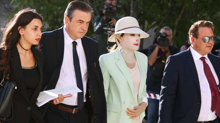 Επίθεση με βιτριόλι: Καταθέτουν στο δικαστήριο οι γιατροί της Ιωάννας για τον Γολγοθά των χειρουργείων της