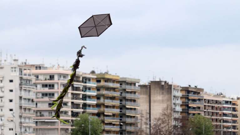 Ο καιρός της Καθαράς Δευτέρας: Βροχές, καταιγίδες &amp; θυελλώδεις άνεμοι