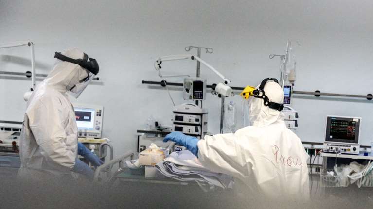 Κορονοϊός - Κραυγή αγωνίας για τα νοσοκομεία: Έρχονται 15-15 τα περιστατικά, ο αριθμός μας φοβίζει