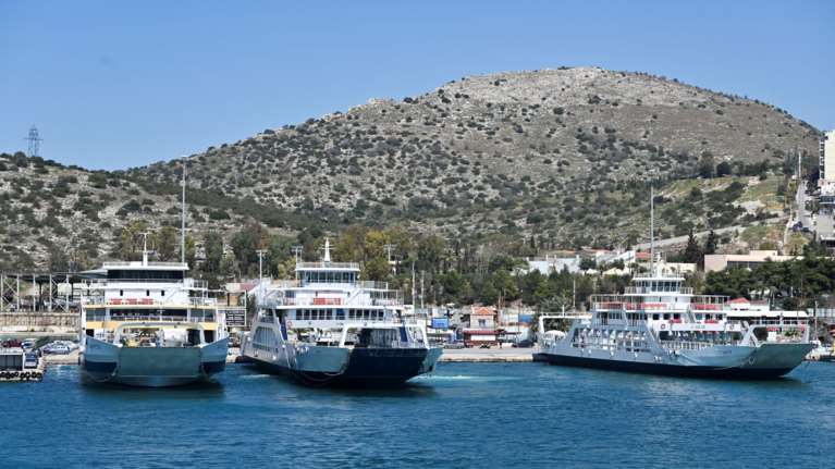 Αναστάτωση στη Σαλαμίνα: Αγνωστοι ακύρωναν τα ραντεβού πολιτών για εμβολιασμό - Μηνύσεις και εμπλοκή της ΕΛ.ΑΣ.