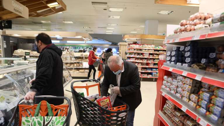 Αυτά τα προϊόντα απαγορεύεται να πωλούνται από σήμερα στα σούπερ μάρκετ - Ολη η λίστα