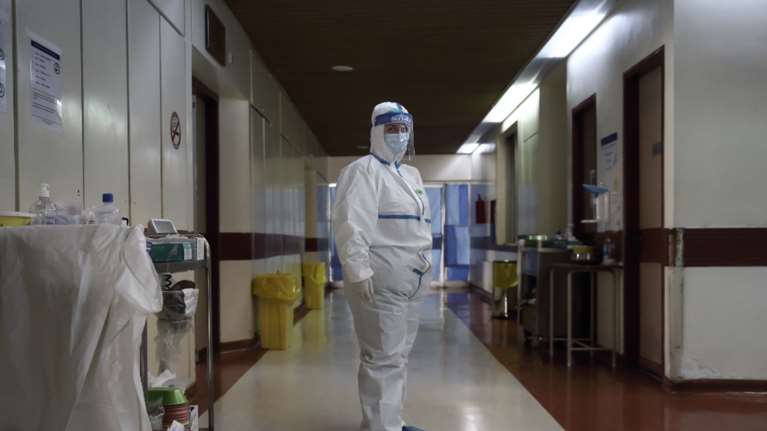 Κορονοϊός - ΠΑΓΝΗ: Σε καραντίνα γιατροί και νοσηλευτές