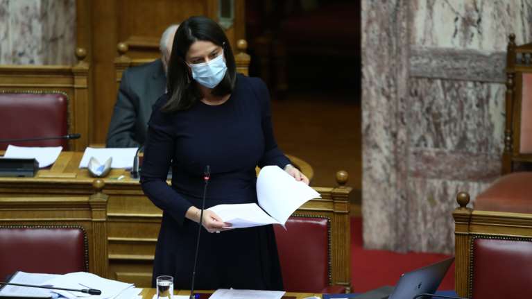 Κεραμέως: Οι εκπαιδευτικοί θα εμβολιαστούν πριν τον γενικό πληθυσμό - Πώς θα ανοίξουν τα σχολεία