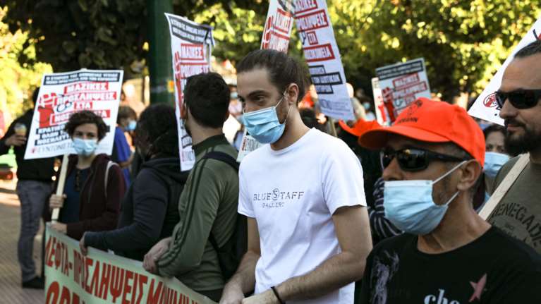 Αθήνα: Κλειστό το κέντρο απο τις πορείες- Η ΠΟΕΔΗΝ είχε υποσχεθεί να κλείσει 1 λωρίδα κυκλοφορίας αλλά... το μετάνιωσε [εικόνες]