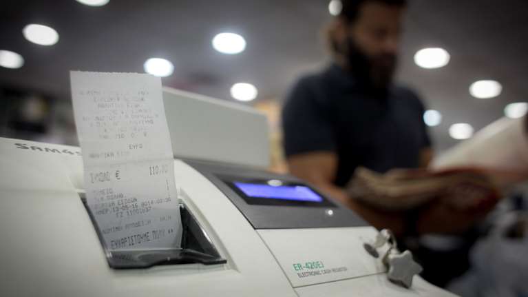 To colpo grosso της εφορίας για να εντοπιστούν οι ταμειακές &quot;μαϊμού&quot; και τα POS εξωτερικού