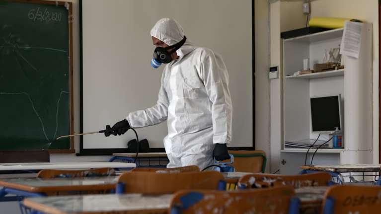 Σήμερα οι ανακοινώσεις Κεραμέως - Τσιόδρα για τα σχολεία - Οι επιφυλάξεις των γιατρών