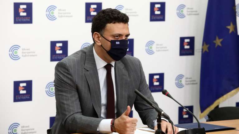 Μέσα στο καλοκαίρι θα έχει εμβολιαστεί το 70% του πληθυσμού - Στο τραπέζι ο εμβολιασμός των παιδιών πριν ανοίξουν τα σχολεία