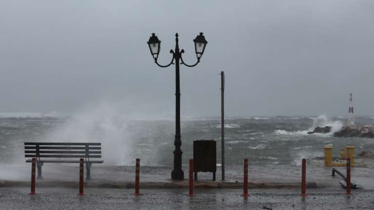 Αστατος ο καιρός με θυελλώδεις ανέμους - Σε ποιες περιοχές θα βρέξει