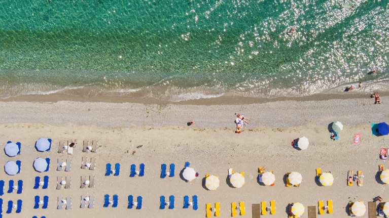 Καύσωνας: Σε ποιες περιοχές θα φτάσει η θερμοκρασία ως 44 βαθμούς - Αποπνικτική ατμόσφαιρα λόγω σκόνης