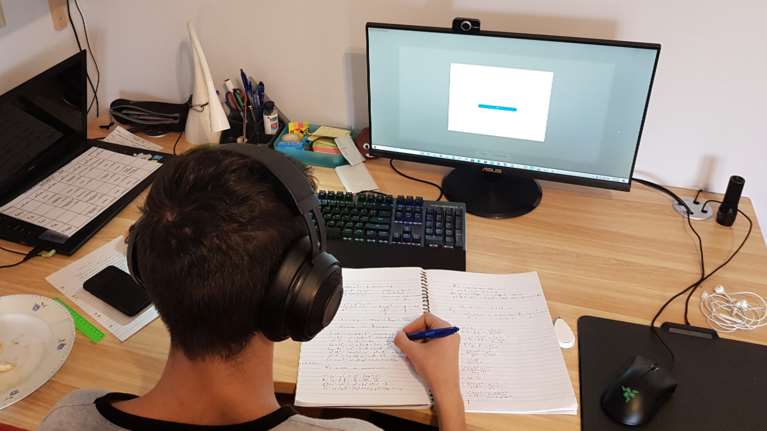 Επιστροφή στην τηλεκπαίδευση - Κλειστά από σήμερα τα σχολεία σε όλη τη χώρα