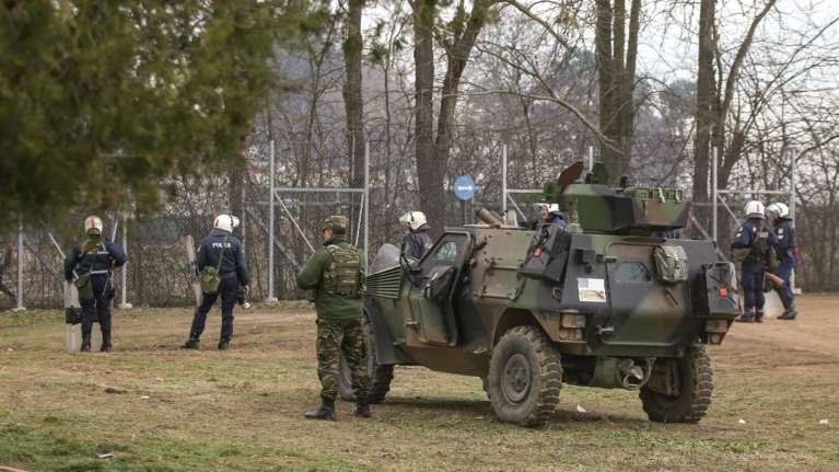 Απατεώνες ζητούν χρήματα για να βοηθήσουν  τους στρατιώτες στον Εβρο