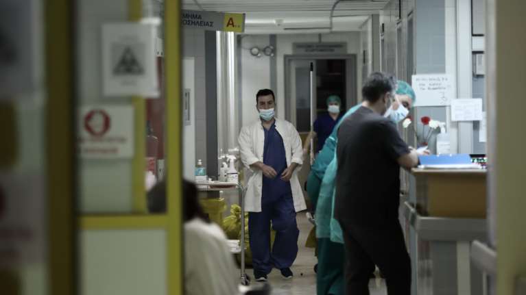 Κορονοϊός - ΙΣΑ για το θάνατο δύο γιατρών: Οι υγειονομικοί ρισκάρουν τη ζωή τους για να στηρίξουν την πατρίδα μας