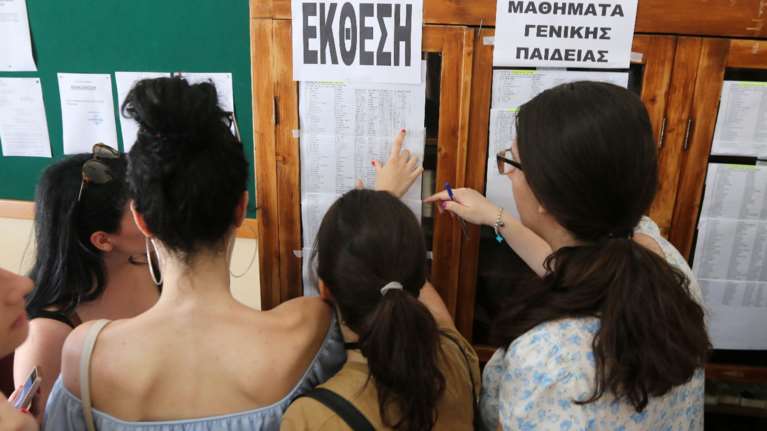 Πανελλήνιες 2021: Ανακοινώθηκαν τα στατιστικά των βαθμολογιών- Δείτε τους πίνακες
