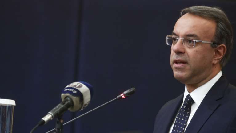 Σταϊκούρας: Στη β&#39; φάση δεν θα δίνονται 800 ευρώ σε εργαζόμενους που μπορούν να δουλέψουν