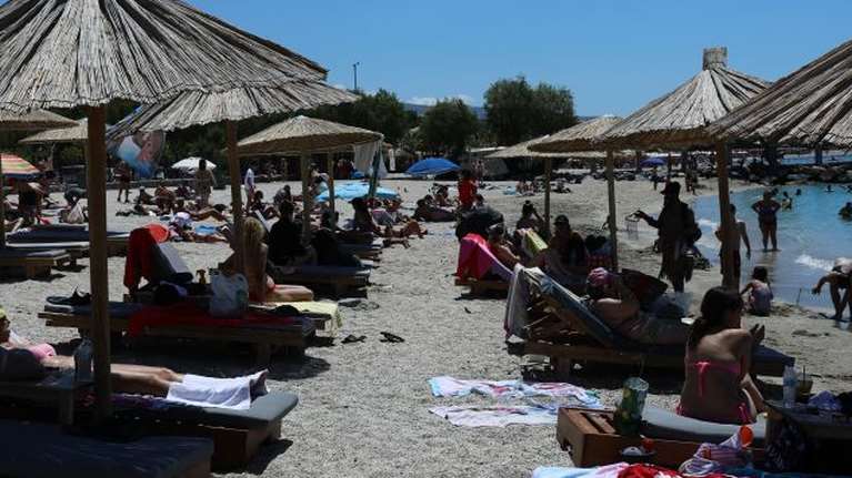Τρίτο Σαββατοκύριακο με άρση μέτρων γέμισαν κόσμο οι παραλίες - Καλλιάνος: Καλοκαιρινός ο καιρός και την Κυριακή  [Εικόνες]