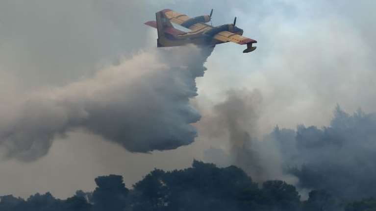 Αγωνία για τις διάσπαρτες εστίες στα Γεράνεια Όρη: Σε ύφεση η φωτιά - Σε γενική επιφυλακή Αττική και Πελοπόννησος