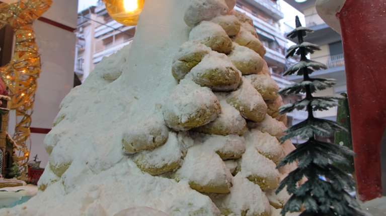 Κουραμπιές: Η ιστορία του πιο παραδοσιακού χριστουγεννιάτικου γλυκού - Από πού βγαίνει το όνομά του