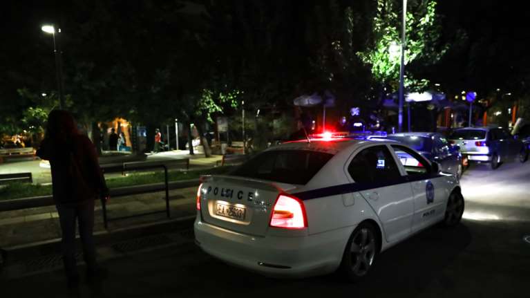 Νύχτα τρόμου για ζευγάρι κομμωτών στο Περιστέρι: Ληστές μπούκαραν στο σπίτι τους με καλάσνικοφ