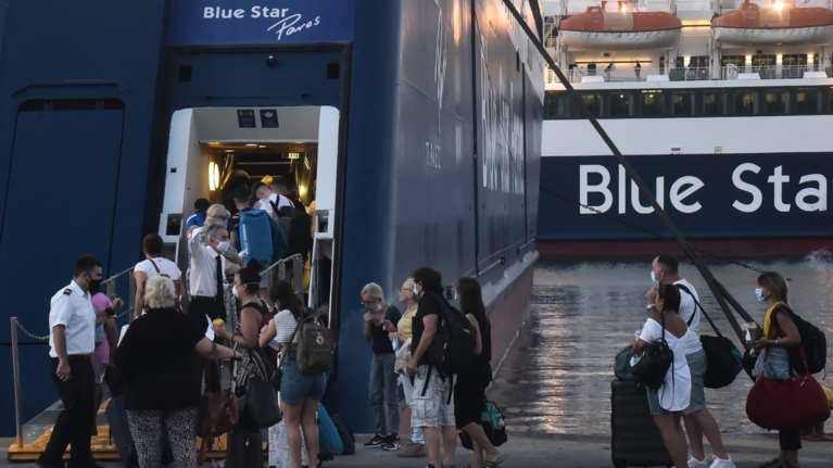 Κορονοϊός: Υπό κράτηση 3 νεαροί που έσπασαν την καραντίνα και ταξίδεψαν από την Πάτμο