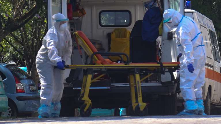 Κορονοϊός: Σοκ από την έκρηξη των κρουσμάτων - 262 νέα στη χώρα και 2 θάνατοι