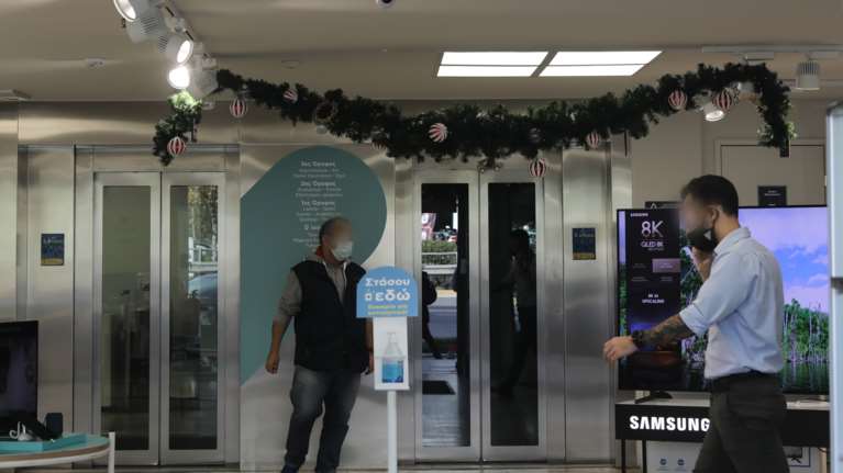 Περισσότερα ανοιχτά καταστήματα σήμερα: Το &quot;κόλπο&quot; της χονδρικής και οι τυχεροί με το επαγγελματικό ΑΦΜ