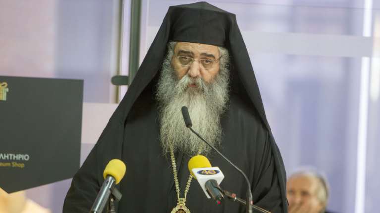 Ο Μητροπολίτης Μόρφου ξεσπά για... τις φήμες ότι έχει εμβολιαστεί