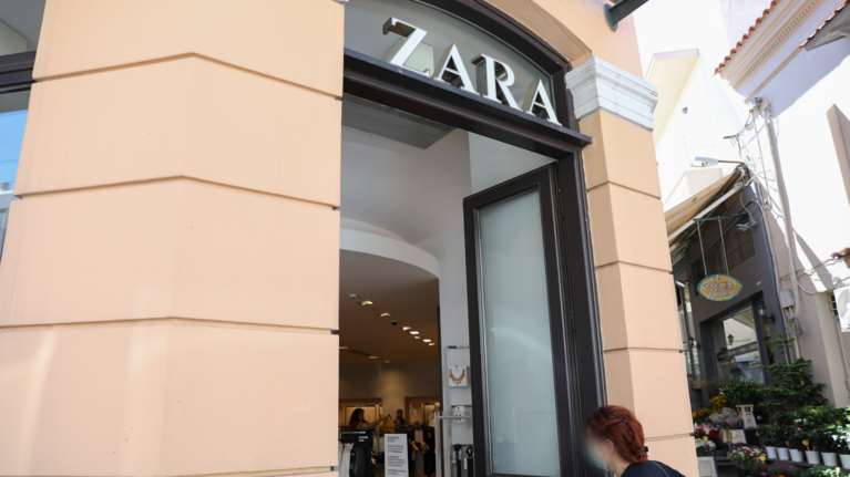Ομιλoς ZARA: Συγχωνεύει εταιρείες, κλείνει καταστήματα και μειώνει το προσωπικό