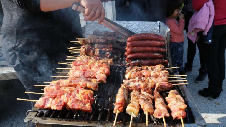 Η Ενωση Αθέων διοργανώνει τον... &quot;Φανερό Δείπνο&quot;, με κρεατοφαγία, τη Μεγάλη Παρασκευή