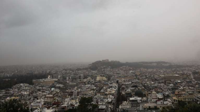 Νέο χαμηλό βαρομετρικό προ των πυλών - Πού θα εκδηλωθούν καταιγίδες και χιονοπτώσεις [χάρτες]