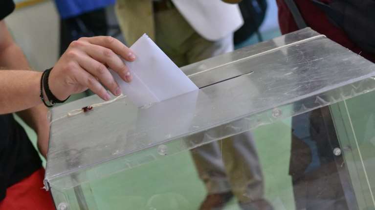 Δημοσκόπηση Data Consultants: Στο 5,3% η διαφορά Νέας Δημοκρατίας – ΣΥΡΙΖΑ