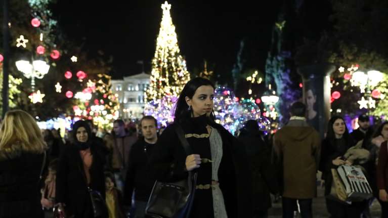 Ανοιχτά τα καταστήματα αυτή και την επόμενη Κυριακή - Ξεκινά το εορταστικό ωράριο