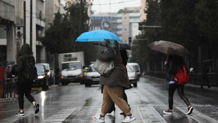 Βροχερός ο καιρός σήμερα - Πού αναμένονται βροχές και καταιγίδες