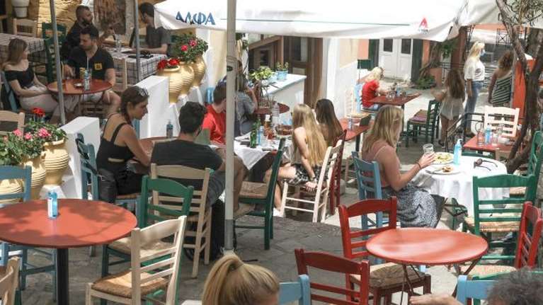 Κορονοΐός: 890 νέα κρούσματα - 381 διασωληνωμένοι και 15 θάνατοι