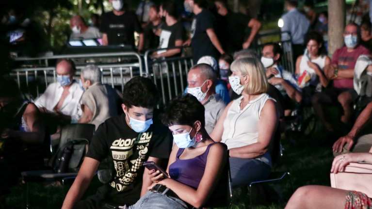 Επί τάπητος το πρώτο πακέτο &quot;προνομίων&quot; για τους εμβολιασμένους -  Όλα όσα εξετάζουν οι ειδικοί