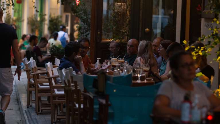 Lockdown ανεμβολίαστων από τη Δευτέρα: Αναλυτικά όλα τα μέτρα για εστίαση, γυμναστήρια, θέατρα, σινεμά, γήπεδα