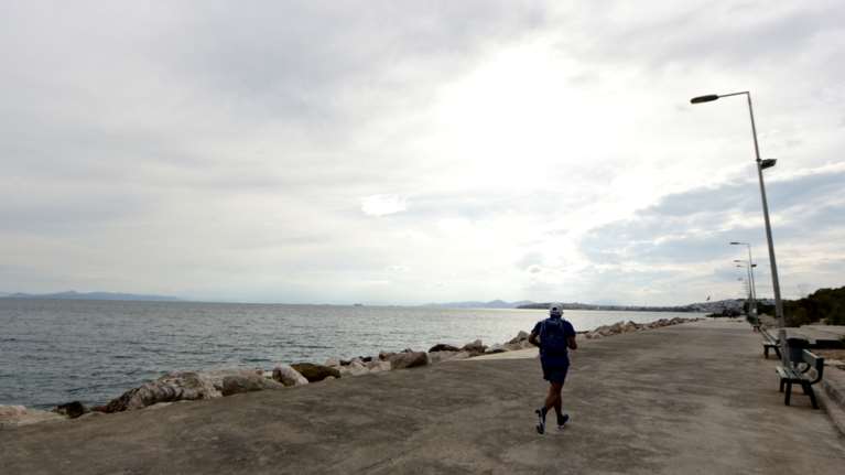 Καιρός: Συννεφιά και σκόνη, με άνοδο της θερμοκρασίας σήμερα