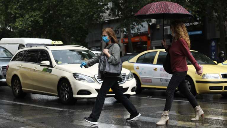 Συννεφιασμένος ο καιρός σήμερα με ενδεχόμενο ομίχλης - Πού θα σημειωθούν τοπικές βροχές