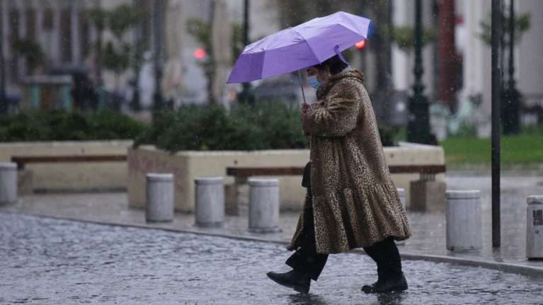 Meteo: Βροχές και καταιγίδες σε όλη τη χώρα - Πότε θα εξασθενήσουν τα έντονα φαινόμενα