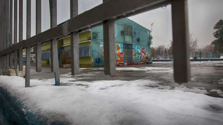 Κακοκαιρία &quot;Ελπίς&quot;: Τηλεκπαίδευση όπου δεν θα ανοίξουν τα σχολεία - Τι ανακοινώθηκε