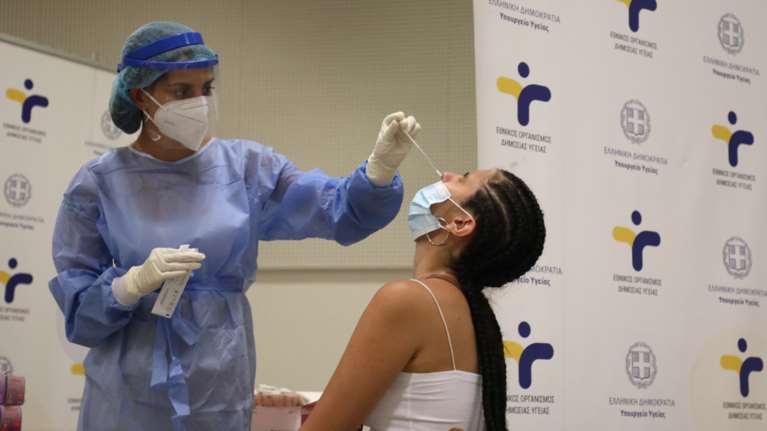 Προειδοποίηση Τζανάκη: Το κακό σενάριο είναι 6.000 κρούσματα την ημέρα τον Αύγουστο - Το βασικό είναι 4.500