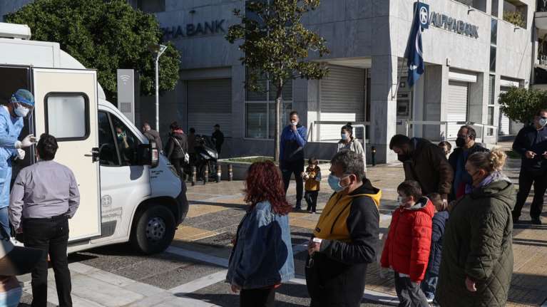 Κορονοϊός: Πότε αρκεί το rapid test και πότε οι εργαζόμενοι χρειάζονται ιατρική γνωμάτευση - Νέες διευκρινίσεις