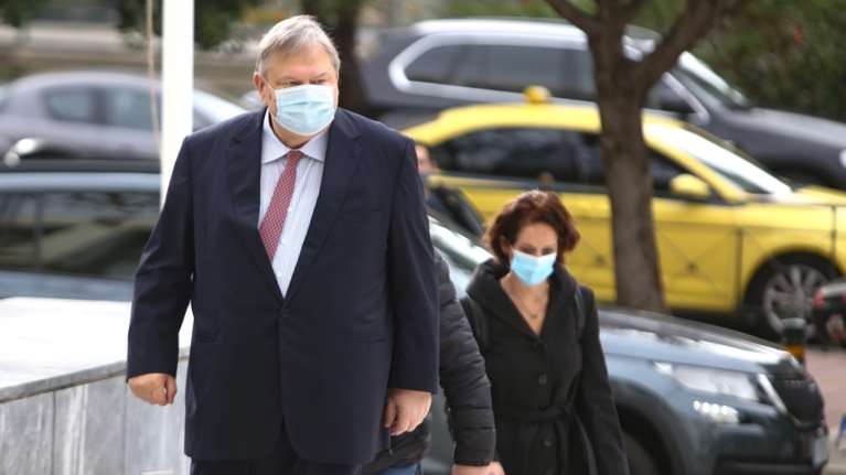 Βενιζέλος: Υποχρεωτικός εμβολιασμός σε εστίαση, δικαστές, εκπαιδευτικούς, αστυνομικούς - Να είναι αναλογικό το πρόστιμο