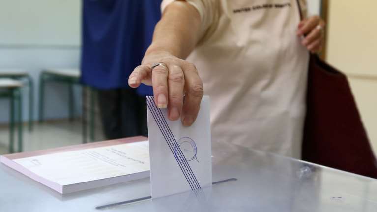 Η ακρίβεια απειλεί την κυβέρνηση: Το μεγαλύτερο πρόβλημα για 6 στους 10 πολίτες - Δημοσκοπικό καμπανάκι