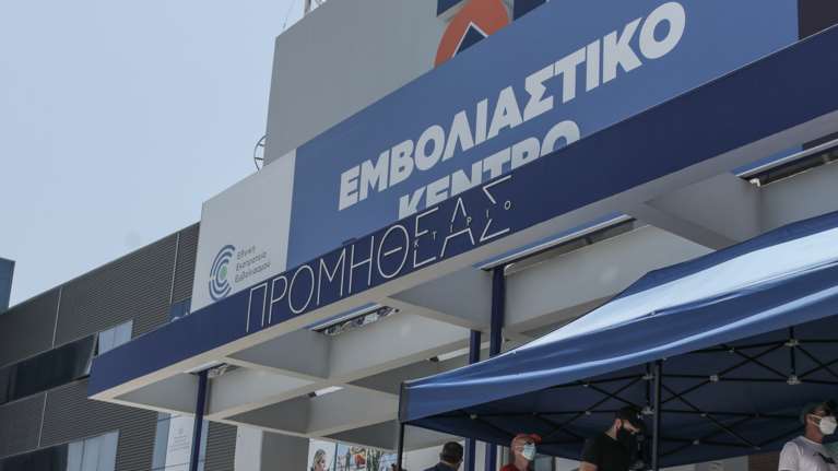 Τριπλασιάστηκαν τα ραντεβού για εμβολιασμό μετά τη ραγδαία αύξηση των κρουσμάτων- Εφτασαν τα 30.000 την ημέρα