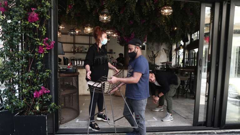 Αντιδράσεις στην εστίαση για τα νέα μέτρα: &quot;Οι επιχειρήσεις δεν είναι μοχλός πίεσης για το εμβόλιο&quot;