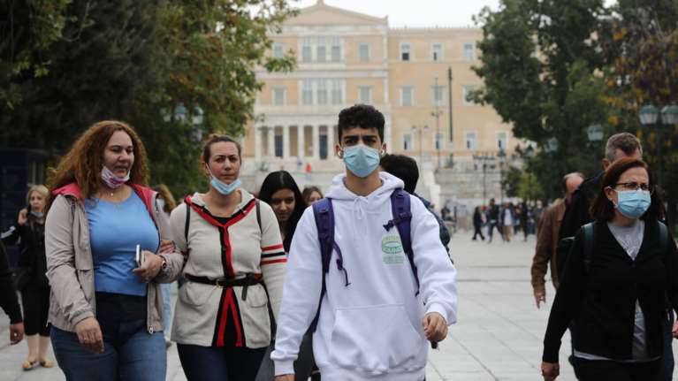 Κορονοϊός: Τι πρέπει να κάνει ένας πλήρως εμβολιασμένος αν νοσήσει